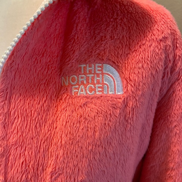 Fuzzy North Face - Picture 3 of 5